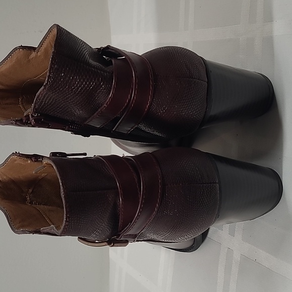 Cloud Walkers Women's Ankle Boot - Picture 5 of 12